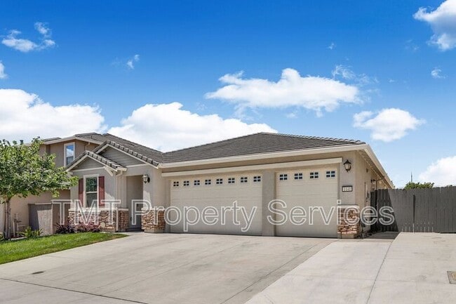Building Photo - 1141 Vista Verde Dr