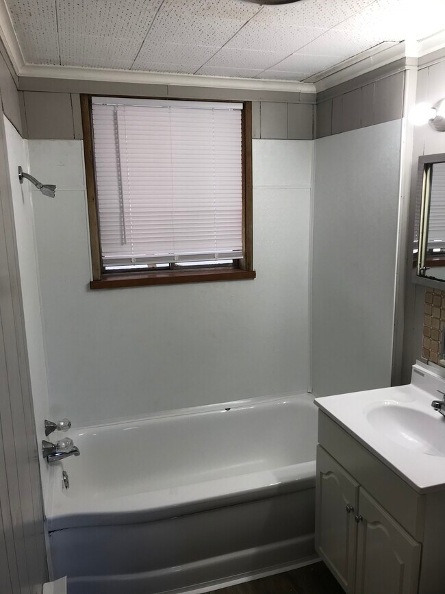 Building Photo - 2001 9th St