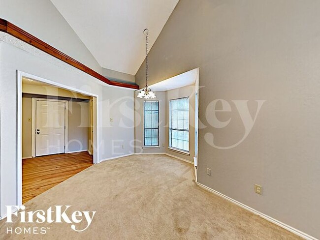 Foto del edificio - 6607 Bluebonnet Dr