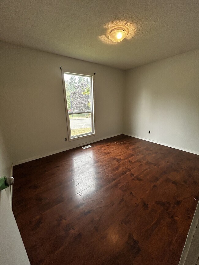 Building Photo - 1386 Lewis Dr