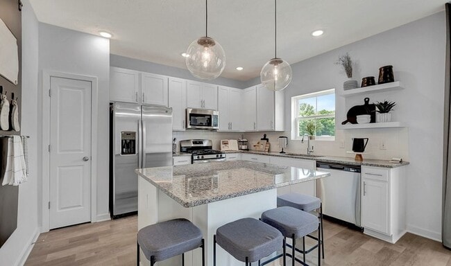 Building Photo - 463 Navona Dr