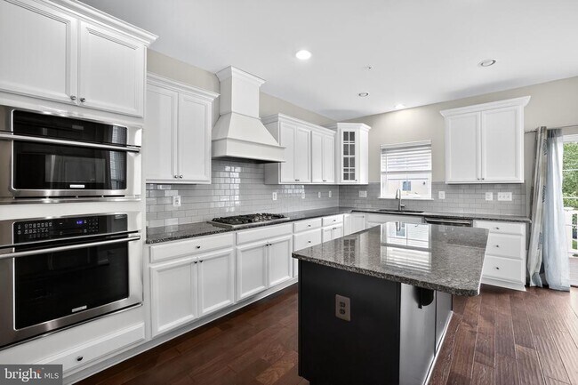 Building Photo - 7049 Banbury Dr