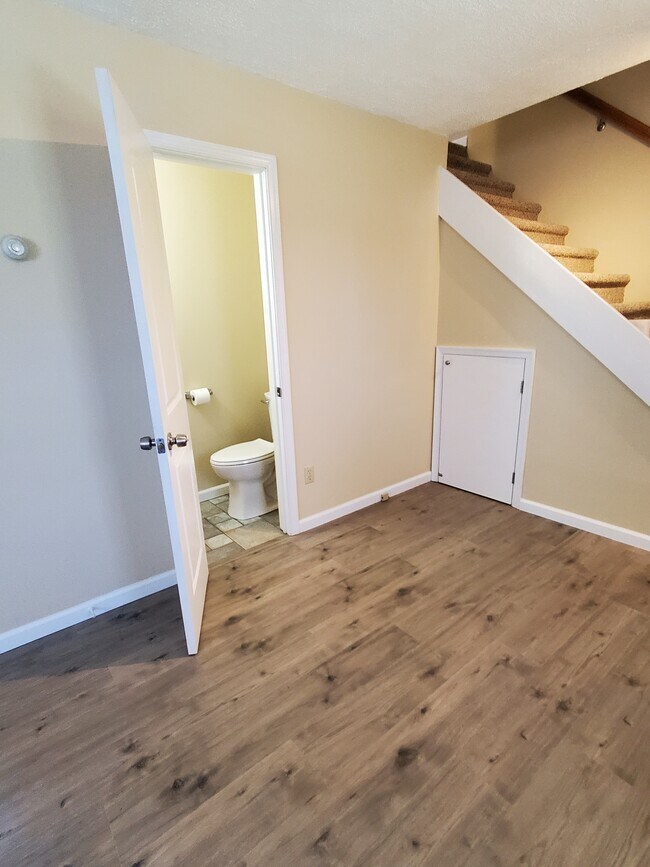 1/2 Bath - 326 Harwood Ave