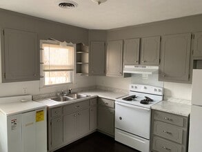 Building Photo - 2015 Old Mountain Creek Rd