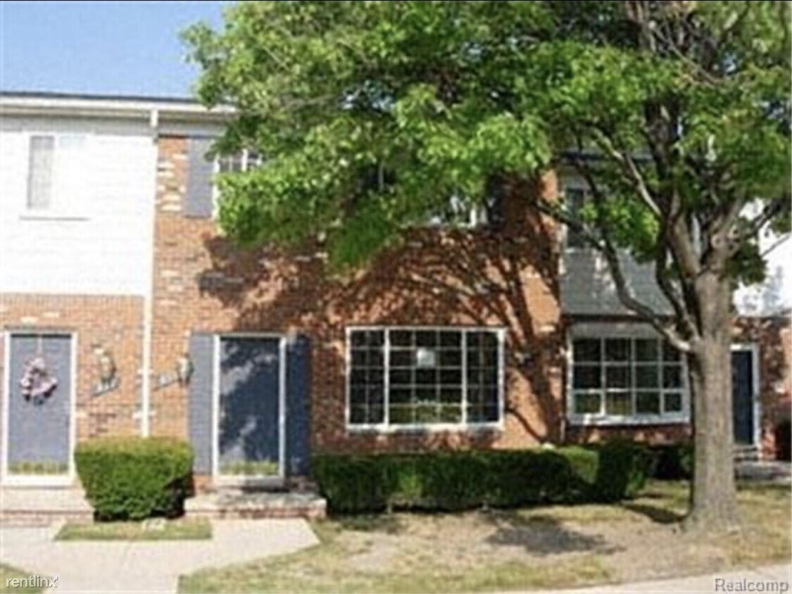 Primary Photo - 2 br, 1.5 bath House - 433 Fox Hills Dr N