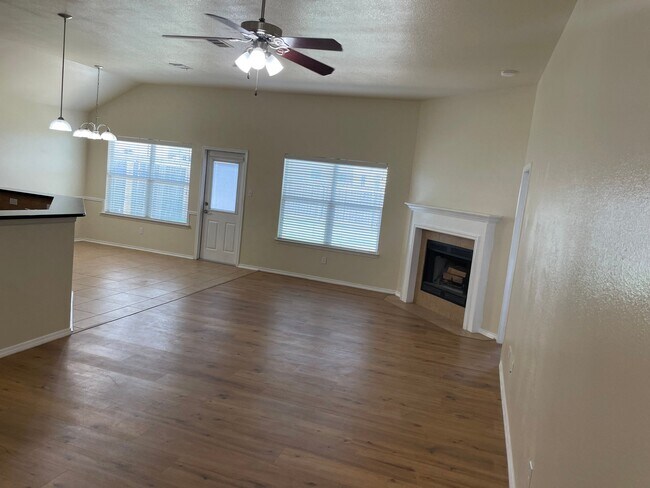 Building Photo - 7720 Woodbury Dr
