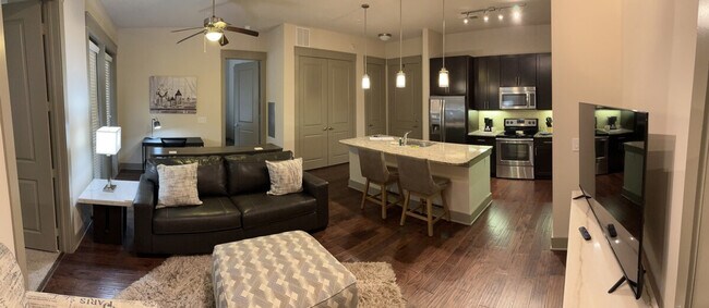 Foto del edificio - 5655 Carnegie Blvd