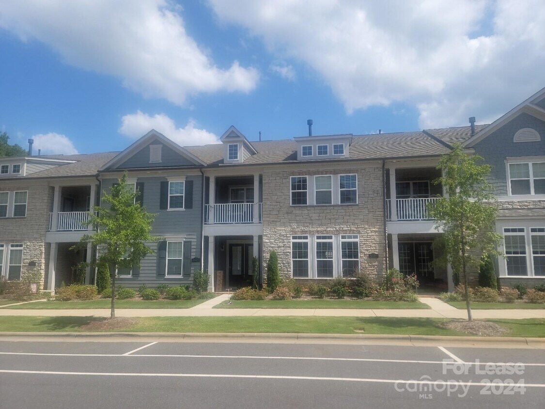 Primary Photo - 5731 Ardrey Kell Rd