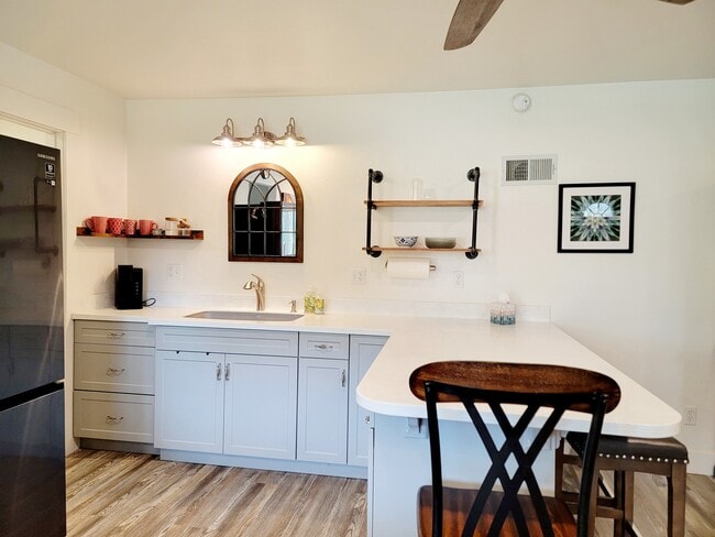 Kitchen - 10301 Wolf Dr