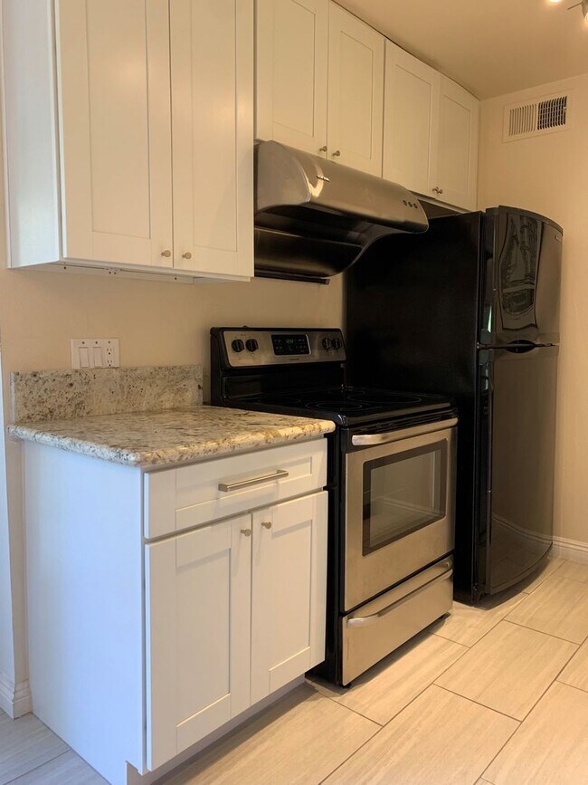 Building Photo - Condo in the Heart of Mission Valley!