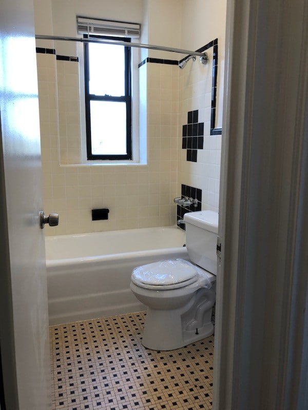 Building Photo - Art Deco Apartments on Lincoln Park