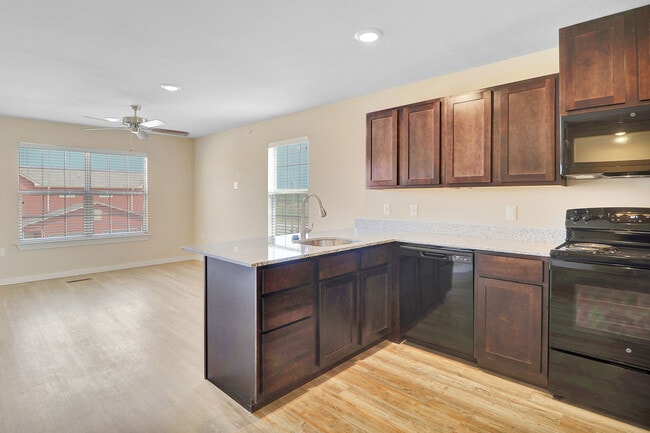 Foto del edificio - The Reserve at Chaffee Crossing Apartment Homes & Townhomes