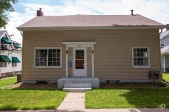 Building Photo - 207 Fairchild St