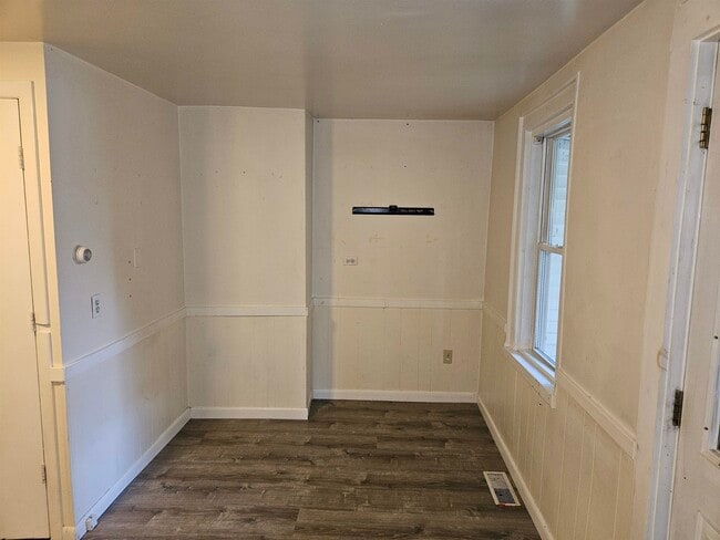 Building Photo - 87 6th St