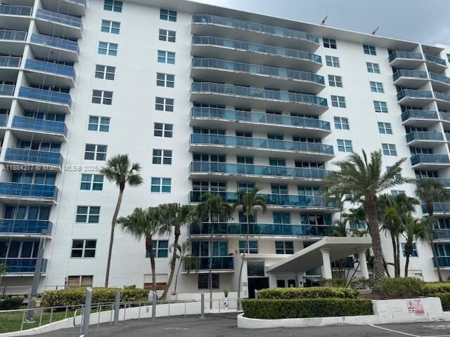 Foto principal - 7501 E Treasure Dr