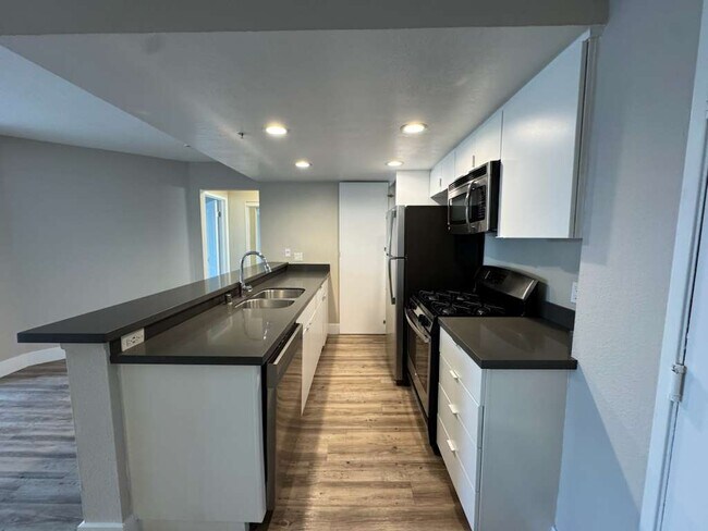 Building Photo - URBANLUX SUNSET PREMIUM