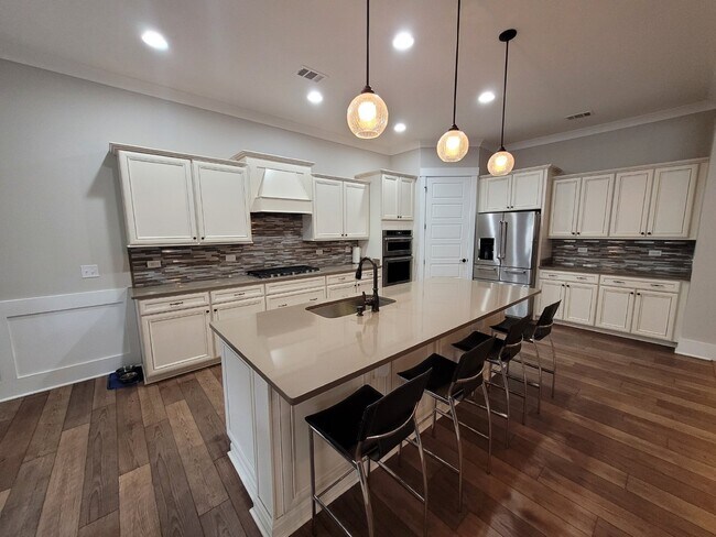 Building Photo - Furnished, Hampton Lake Rental! Easy, One ...