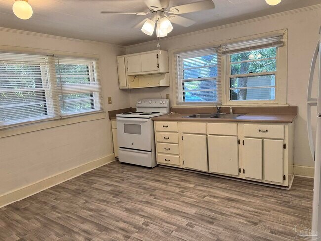 Foto del edificio - 3877 Wilkes St