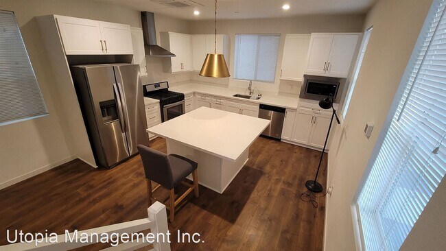 Building Photo - 2 br, 2.5 bath House - 449 Crate Ave