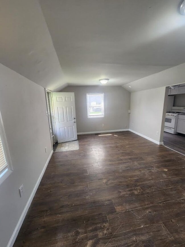 Building Photo - Studio Apartment on S Brookville Rd & S Arlington Ave