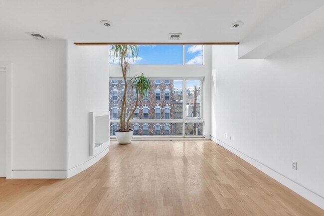 Building Photo - 611 MONROE St