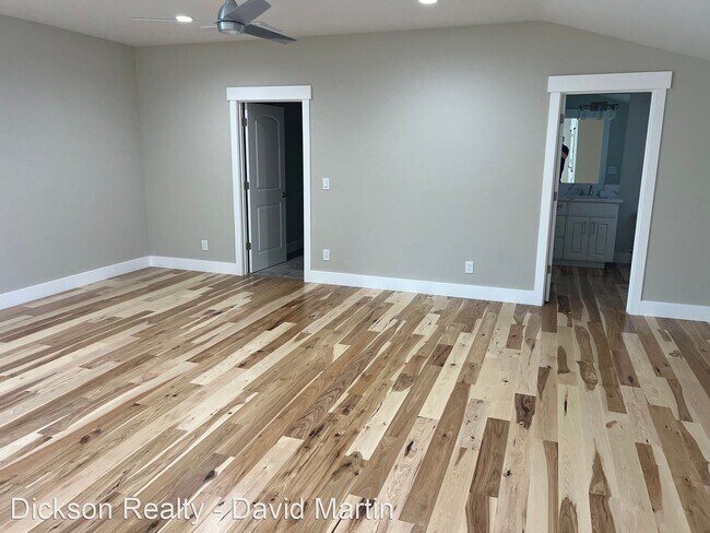 Building Photo - 4 br, 3.5 bath House - 5235 Fenno Way