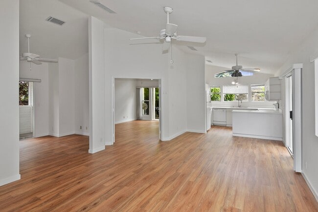 Building Photo - ***Pines II 2 Bedroom 2 Bath Fully Furnish...