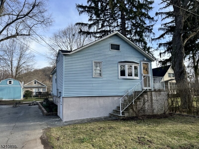 21 Grandview Ave, Oakland, NJ 07436 House Rental in Oakland, NJ