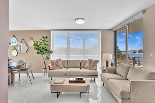 Foto del edificio - 9901 E Bay Harbor Dr