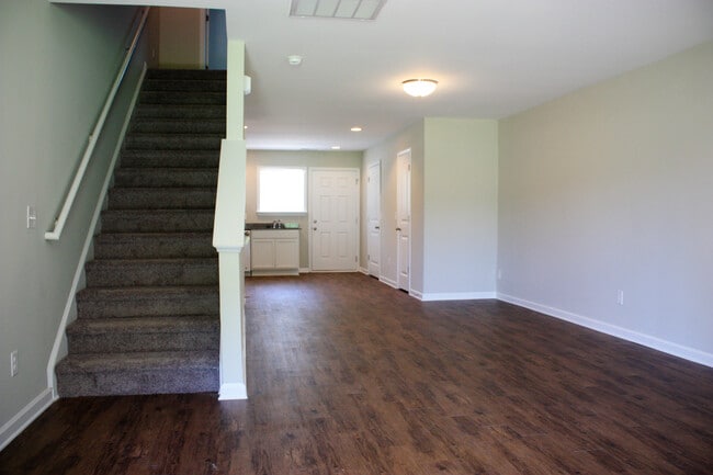 Photo - Cross Creek Apartments