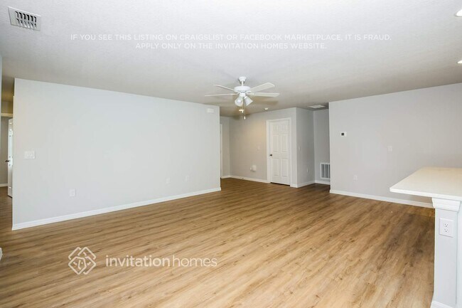 Building Photo - 1372 Vandalia Ave SE