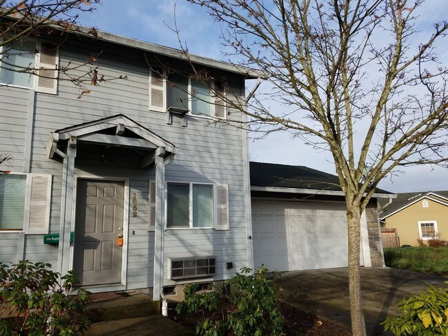 Building Photo - 3 br, 1.5 bath House - 1852 8th St