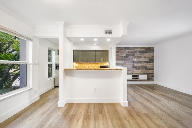 Foto del edificio - 235 Antilla Ave