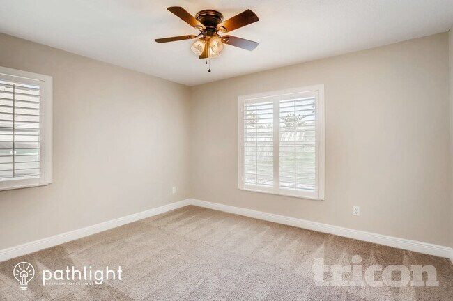 Foto del edificio - 10902 Versailles Blvd