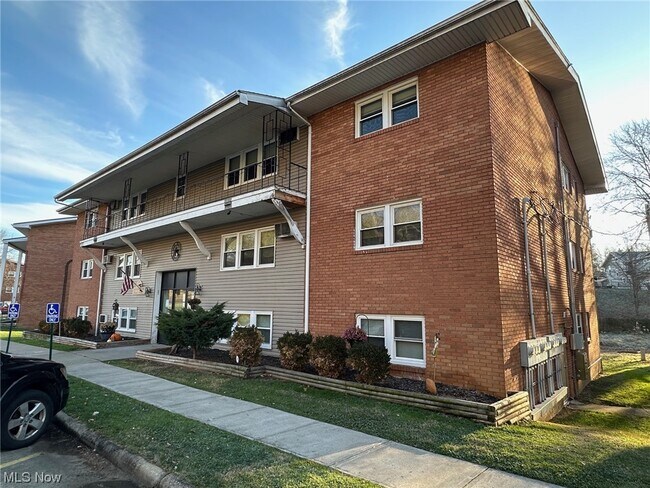 Foto del edificio - 600-710 Lakeside Dr