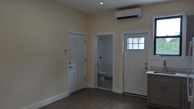 Foto del edificio - 137 Montgomery Ave