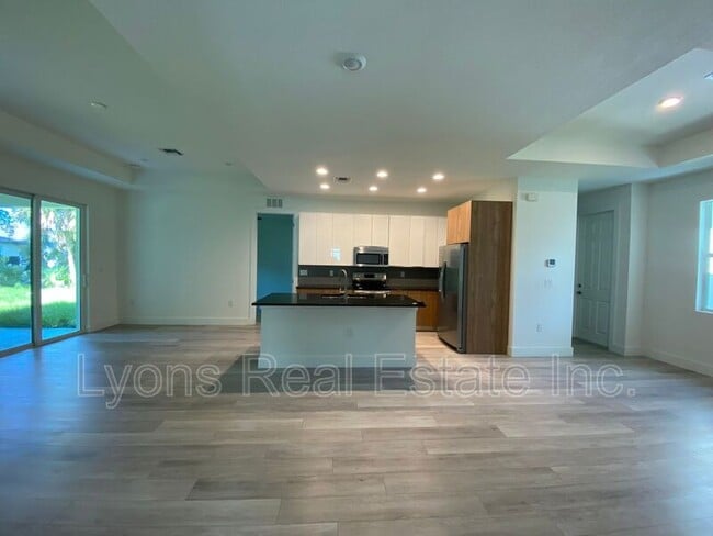 Foto del edificio - 2635 Starview Ave