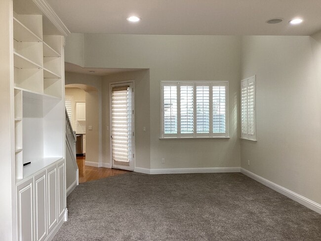 Building Photo - 741 W Barcelona Ln