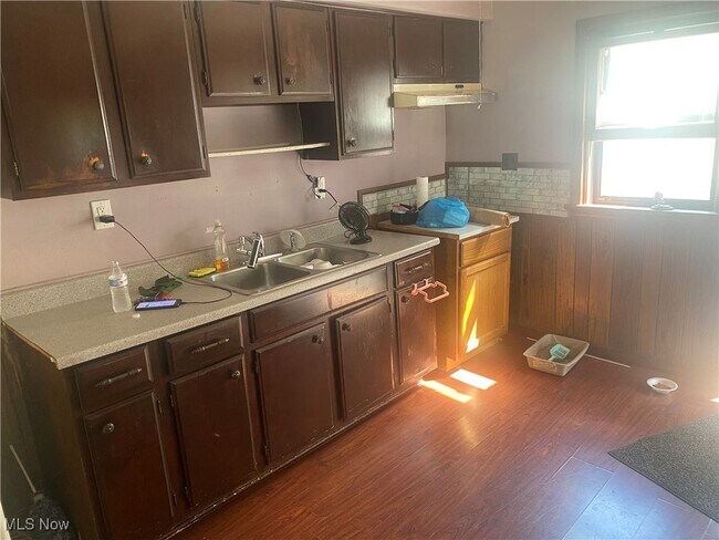 Foto del edificio - 1376 E 45th St