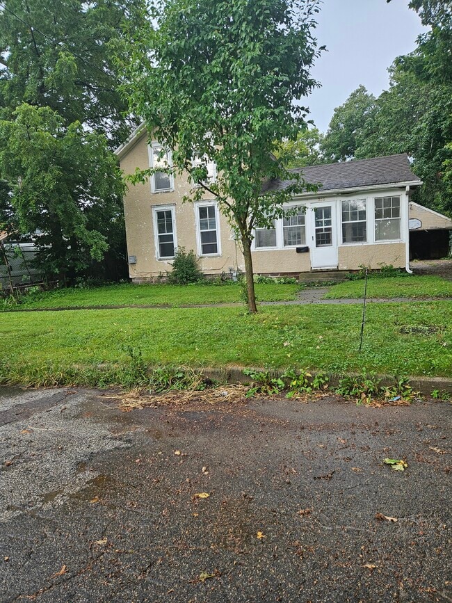 215 7th St NE