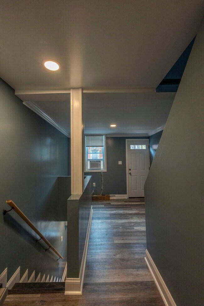 Building Photo - Charming 1Bed/1.5 Bath in Washington Villa...