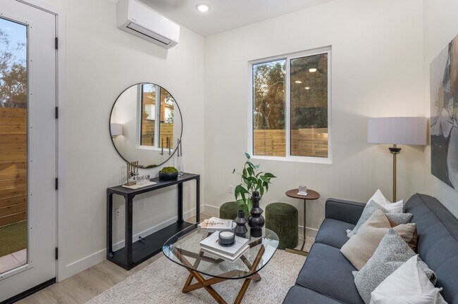 Foto del edificio - Newer Build | 1 Bed, 1 Bath Home for Rent, Available Immediately