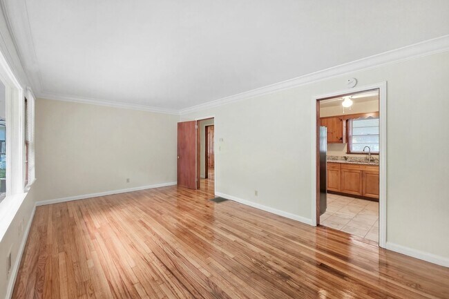 Building Photo - 2798 Dearwood Dr SW