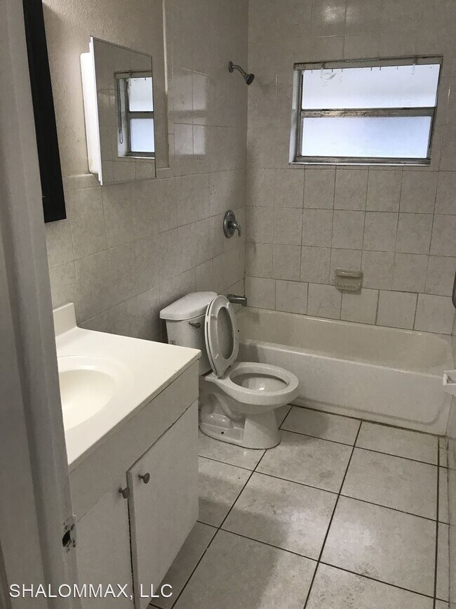 Building Photo - 3 br, 1.5 bath House - 1535 NW 8 AVE