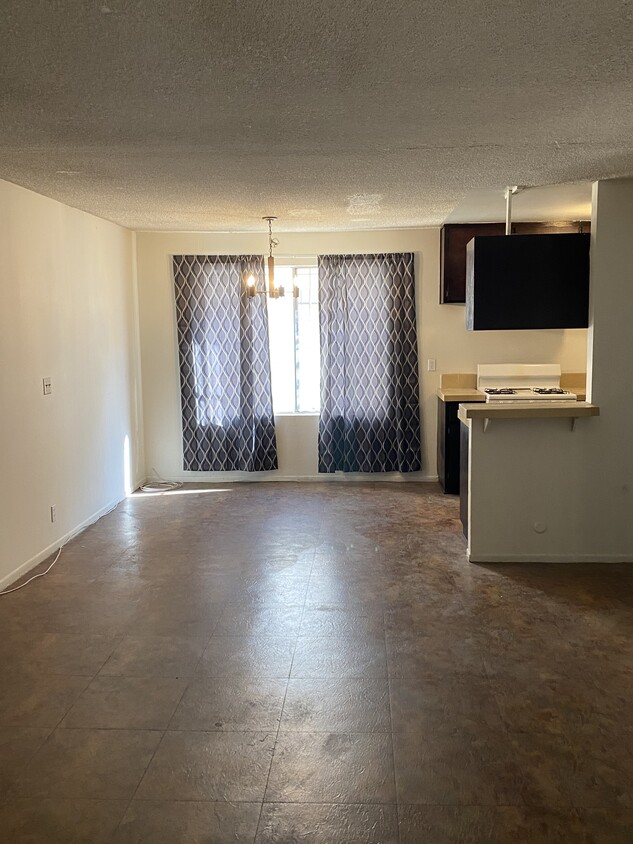 Primary Photo - 1045 Figueroa Ter