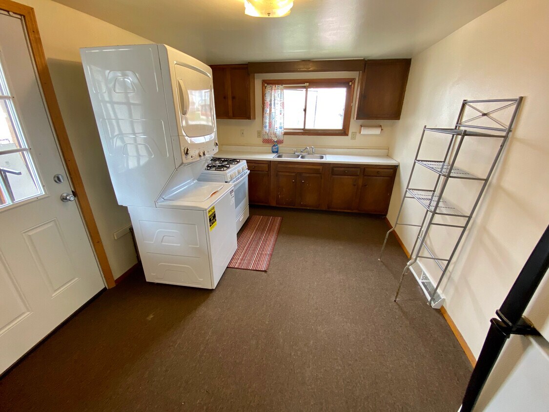 526 Adams St, Rochester, PA 15074 Townhouse for Rent in Rochester, PA