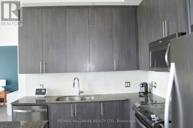 Building Photo - 85 Duke St W