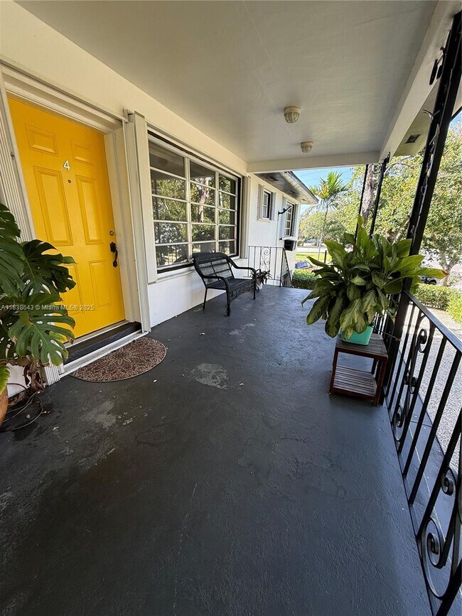 Foto del edificio - 705 NE 92nd St