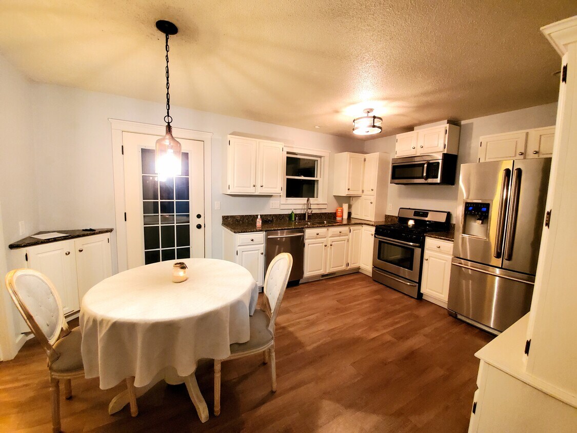 1374 W Hiawatha Dr, Appleton, WI 54914 House Rental in Appleton, WI