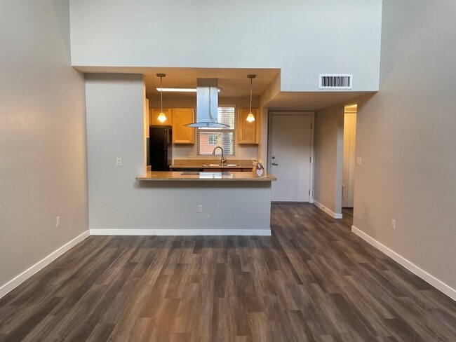 Building Photo - Welcome to Casa Presidio!